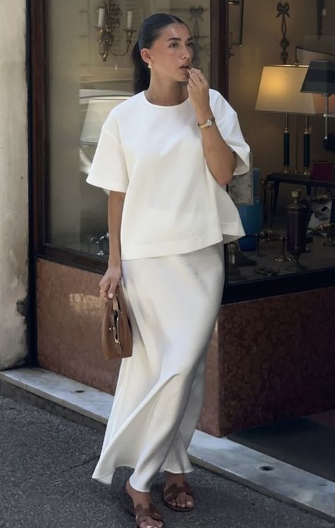 Cream Classy Outfit, Elagent Aesthetic Outfits Summer, Summer Outfit University, Office Fits Summer, Classy Daytime Outfit, Cream Work Outfit, Modest Style Summer, Modest Summer Office Outfits, Classic Fashion Aesthetic