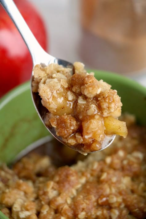 Apple Crisp Air Fryer, Air Fryer Apple Crisp Recipe, Oatmeal Streusel Topping, Apple Crumble With Oats, Oatmeal Pancakes Recipe, Air Fryer Recipes Dessert, Air Fryer Desserts, Air Fryer Recipes Snacks, Easy Apple Crisp Recipe