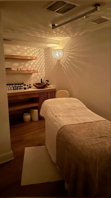 Small Massage Room, Aesthetic Esthetician, Spa Room Ideas, Massage Room Design, Spa Massage Room, Massage Room Decor, Massage Therapy Rooms, Home Spa Room, Reiki Room