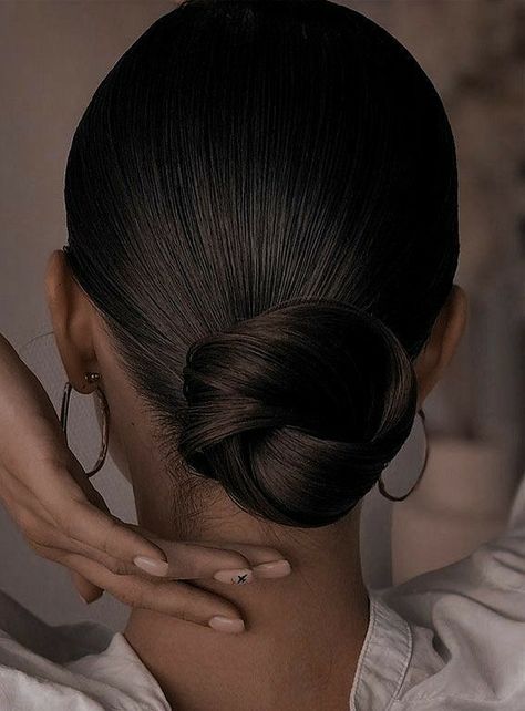 Cute Hoco Hairstyles For Long Hair, Hair Styles For Hoco, Bun Hairstyles For Bridesmaids, Bridesmaid Bun Hairstyles, Hairstyle Wedding Bridesmaid, Ballerina Hairstyles, Fancy Short Hair, Born In Blood Mafia Chronicles, Bridesmaid Bun