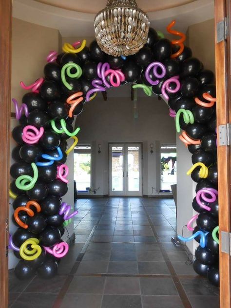 90s Party Entrance, Fancy Dress Party Decorations, 80a Hairstyles, Crazy Party Decorations, 90s Party Balloons, 80s Party Balloon Arch, 90s Theme Balloon Arch, 90s Disco Party Decorations, 80s Theme Decor