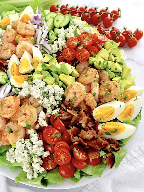 This nutritious Shrimp Cobb Salad is packed with perfectly sautéed shrimp, crispy bacon, and creamy avocado, all tossed in a tangy lemon vinaigrette. Crab Cobb Salad, Shrimp Cocktail Salad, Shrimp Cobb Salad, Fried Cabbage With Sausage, Baked Chicken Cutlets, Keto Lunch Recipes, Oven Baked Chicken Tenders, Hungry Man, Summer Grill