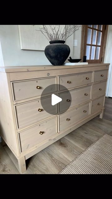 Limewash Dresser, Diy Old Dresser Makeover, Chalk Paint Bedroom Furniture Ideas, Paint Wash Furniture, Oak Dresser Makeover, Old Furniture Makeovers, Refinish Dresser, Old Dresser Makeover, Chalk Paint Bedroom Furniture