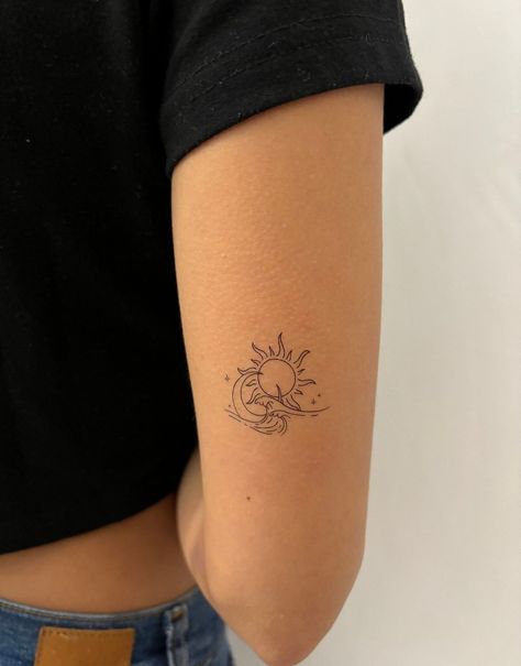 Unique Sun Moon Tattoo, Sleek Tattoos For Women, Tattos Ideas Minimalista, Tattoes Idea Aesthetic, Sun Tatoos Woman, Delicate Sun Tattoo, Moon Tattoo Back Of Arm, Sun Tattoo Women, Fine Line Sun And Moon Tattoo