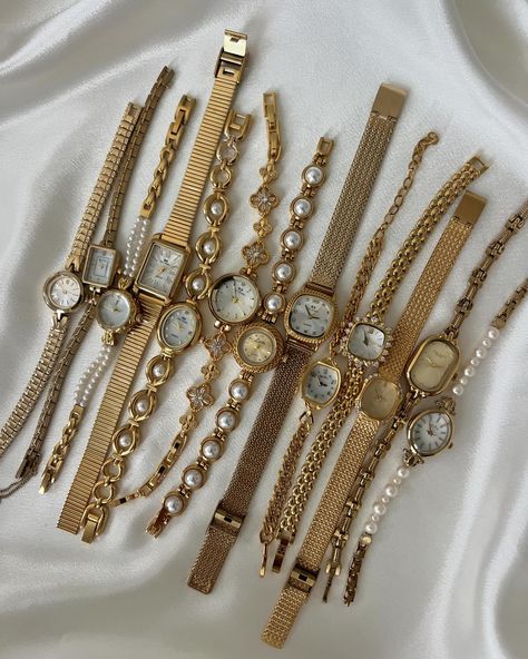 Gold everything🍸🪞 a mixture of many of our watches we loveee • • Shop link in bio🤍 • • watches are: •water resistant •tarnish proof •internationally shipped Gold Watches Aesthetic, Gold Watches Women Aesthetic, Gold Jewelry Accessories, Little Gold Watch, Cute Jewelry Gold, Jewelry Aesthetic Vintage, Gold Watch Aesthetic, Small Gold Jewelry, Classy Gold Jewelry