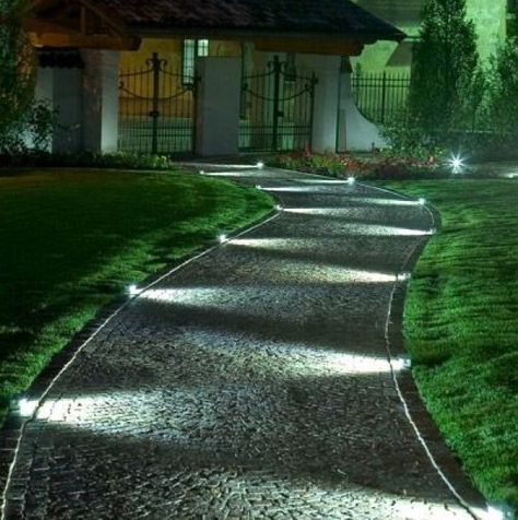 15 Stylish Landscape Lighting Ideas - Garden Lovers Club Path Lighting Ideas, Garden Path Lighting, Walkway Lighting, Landscape Lighting Design, Driveway Lighting, Outdoor Path, Outdoor Path Lighting, Path Design, Outdoor Landscape Lighting