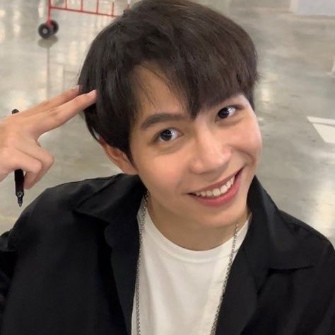 First Kannapan, First Kanaphan Pfp, Firstkhaotung Icons, First Kanaphan Cute, First Gmmtv, First Khanapan, First Kanaphan Boyfriend Material, First Kanaphan Icon, New Suzuki Swift