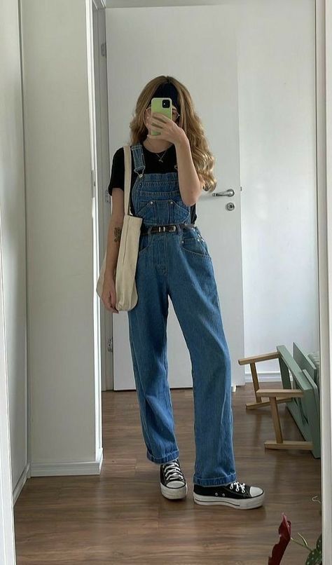 Overalls With Black Shirt, Dungree Styles Aesthetic, Dungree Styles Fashion, Dungarees Aesthetic, 80s Casual Outfit, Dungree Styles, Asian Summer Outfits, Overalls Outfit Spring, Summer Outfits Asian