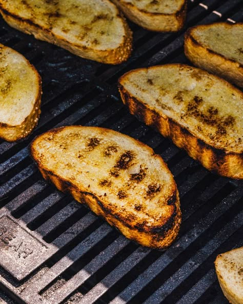 Bbq Garlic Bread, Grilling Pan Recipes, Grilled Ciabatta Bread, Grilled Baguette Slices, Grilled Bread Appetizer, Grilling Recipes Breakfast, Grill Bread Recipes, Grilled French Bread, Garlic Bread On The Grill