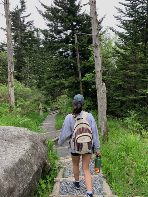 Aesthetic Mountains, Granola Aesthetic, Hiking Pics, Hiking Photos, Hiking Fits, Granola Girl Aesthetic, Hiking Pictures, Camping Aesthetic, Hiking Aesthetic