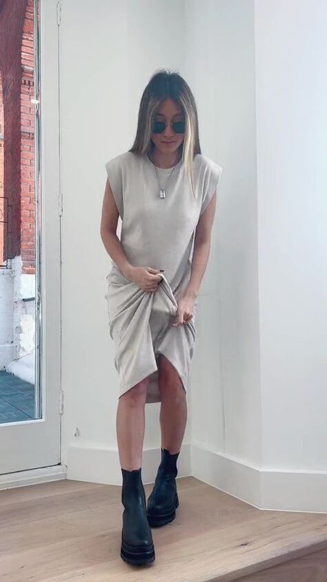 We’ve all got a baggy, shapeless dress somewhere in our wardrobe, right? Here's a no-sew hack for cinching in that baggy dress. Shapeless Dress, Baggy Dresses, How To Give, Draped Dress, Knee Length, Casual Wear, Tights, Wardrobe, Sewing