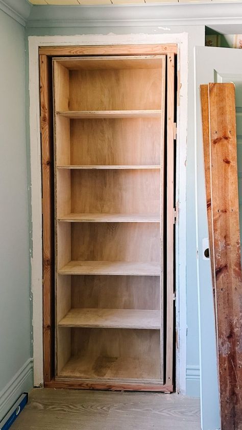 Diy Bookshelf Door, Bookcase Door Diy, Dold Dörr, Hidden Bookshelf Door, Hidden Door Ideas, Hidden Doors In Walls, Hidden Bookcase, Hidden Door Bookcase, Hidden Closet