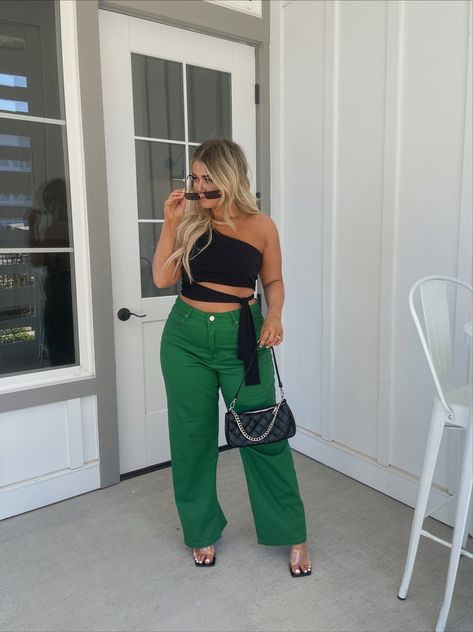 Business Casual Dress Pants Outfit, Midsize Fashion Going Out, Trendy Going Out Outfits Night, Mid Size Bar Outfits, Mid Size Vegas Outfit, Midsize Bar Outfits, Going Out Outfits Night Plus Size, Mid Size Going Out Outfits, Curvy Going Out Outfits