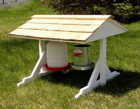 Nice feeding and watering station would keep the rain out of the food and the sun out of the water. Portable Chicken Coop, Chicken Feeders, Chicken Life, Water Station, Coops Diy, Best Chicken Coop, Chicken Coop Designs, Diy Chicken, Keeping Chickens