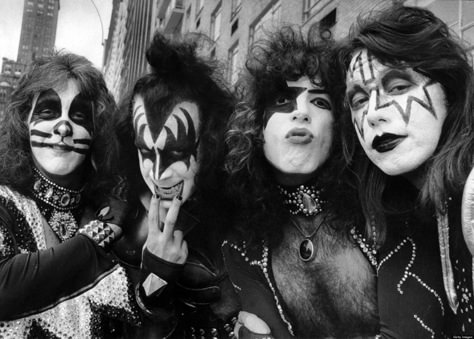 Stanley claims Criss and Frehley resented Stanley and Simmons, who are both Jewish, for their dominant roles in the band. Rock Hall Of Fame, Doom Metal Bands, Banda Kiss, Kiss Rock Band, Tommy Thayer, Best Kiss, Eric Singer, Detroit Rock City, Vinnie Vincent