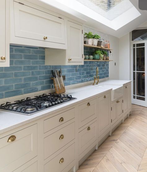 Tiled Splashback, English Townhouse, Blue Kitchen Tiles, Grey Kitchen Colors, Kitchen Splashback Tiles, Splash Backs, Renovation Architecture, Blue Kitchen Cabinets, Kitchen Company