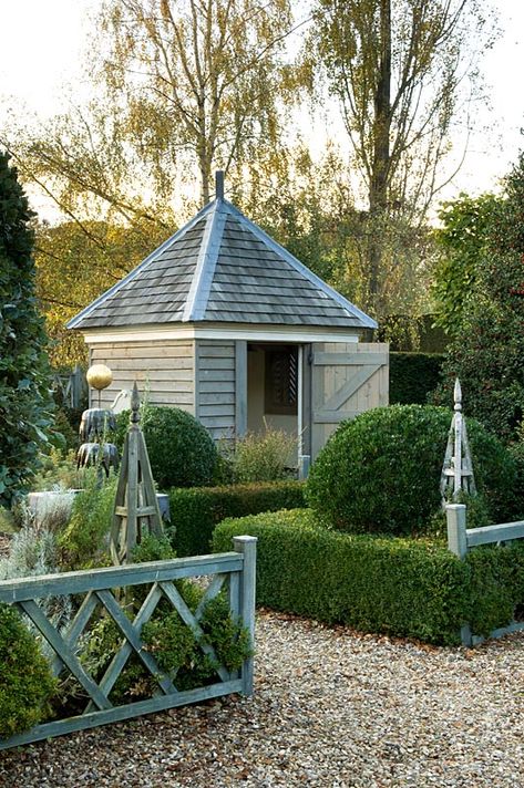 Charming potting shed. Cottage Garden Sheds, Small Shed, Garden Shed Ideas, Shed Landscaping, Shed Decor, Shed Ideas, Garden Ideas Cheap, Cottage Garden Design, Formal Garden