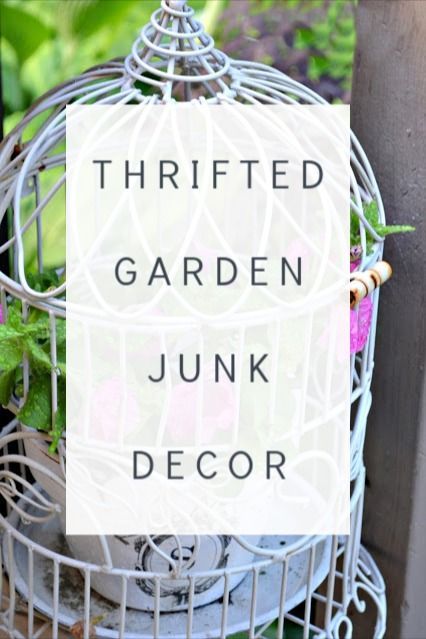 Repurposed Flower Pots, Garden Displays Ideas Creative, Thrifted Garden Decor, Unique Garden Design, Unique Garden Planters, Diy Vintage Garden Décor, Hanging Garden Decor, Upcycled Garden Art, Decorating Bird Houses