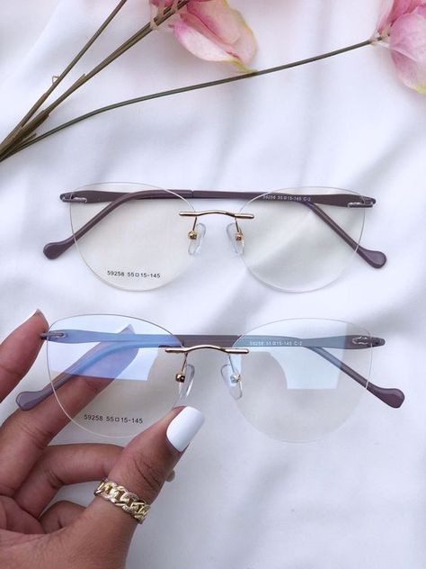 Glasses Frames For Girl, Spectacles Women, Pretty Sunglasses, Glasses For Face Shape, Elegant Photography, Classy Glasses, Fancy Glasses, Glasses Inspiration, Specs Frame