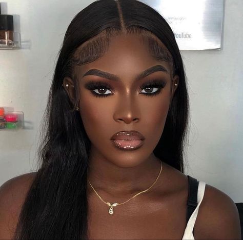 Senior Portraits Makeup Ideas, Makeup Idea For Black Dress, 18th Bday Makeup, Bridal Makeup Lips, Wedding Makeup Look For Bride, Brown Soft Glam Makeup, Bday Makeup Ideas Black Women, Face Beat Makeup Prom, Homecoming Makeup Looks Natural