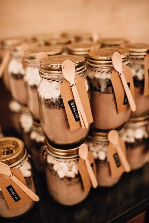 Rustic Fall Wedding Favors, Hot Chocolate Wedding Favors, Hot Chocolate Favors, Wedding Favors Rustic, Toples Kaca, Săpunuri Handmade, Creative Wedding Favors, Inexpensive Wedding Favors, Winter Wedding Favors