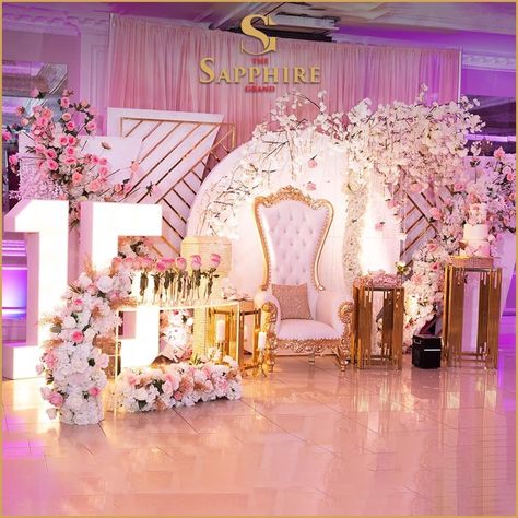 15s Theme Ideas, Floral 15 Theme, Quinceanera Pink Theme Ideas, Royalty 15 Theme, Quince Decorations Flowers, Light Pink And Gold Quinceanera Decorations, Xv Venue Ideas, Blush Sweet 16 Decorations, Pink Quince Salon