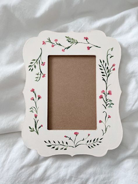 "These frames are hand painted, and for photos or paintings that are 3.5\"x5.5\"" Picture Frame Painting Ideas Diy Wood, How To Draw A Picture Frame, Diy Painted Picture Frames Ideas, Cute Painted Picture Frames, Paint Frame Ideas, Painted Photo Frames Diy, Diy Painted Frame, Hand Painted Frames Ideas, Decorated Picture Frames Diy