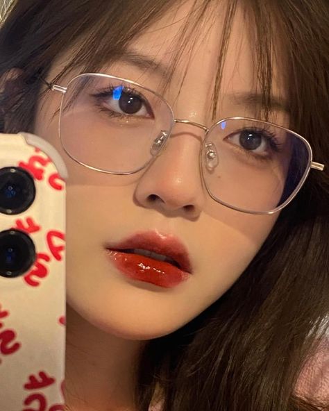 Korean Glasses Frames, Ulzzang Glasses, Korean Eyeglasses, Asian Glasses, Korean Glasses, Glasses Inspo, Glasses For Round Faces, Cute Glasses Frames, Classy Glasses