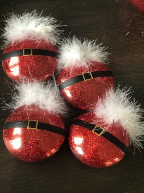 Vinyl Christmas Ornaments, Ball Ornaments Diy, Christmas Ball Ornaments Diy, Christmas Glitter Ornaments, Santa Christmas Ornaments, Clear Christmas Ornaments, Craft Ornaments, Cute Ornaments, Christmas Ornament Ideas