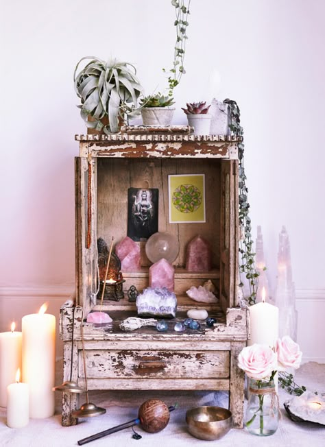 5 of my favorite books for good Feng Shui & spiritual glamour at home — The Decorista Altar Inspiration, Alter Ideas, Sacred Space Altar, Altar Space, Altar Ideas, Witches Altar, Meditation Altar, Sacred Spaces, Witch Stuff