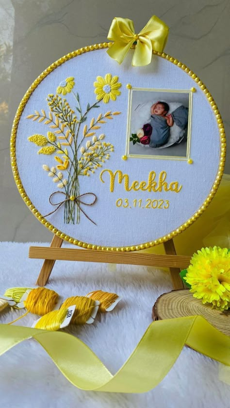 Photo Hoop Embroidery, Photo With Embroidery, Hand Embroidery Hoop Art, Photo Embroidery Hoop Ideas, Newborn Embroidery Hoop, Photo Embroidery Ideas, Emboirdery Design, Embroidery Frame Ideas, Baby Hoop Art