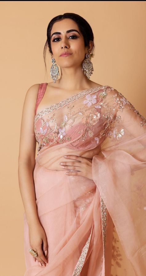 Sarees For Graduation, Sarees For Graduation Day, Jonita Gandhi, Graduation Fits, Banaras Sarees, Pooja Hegde, Indian Models, Actress Hot Pics, Graduation Day