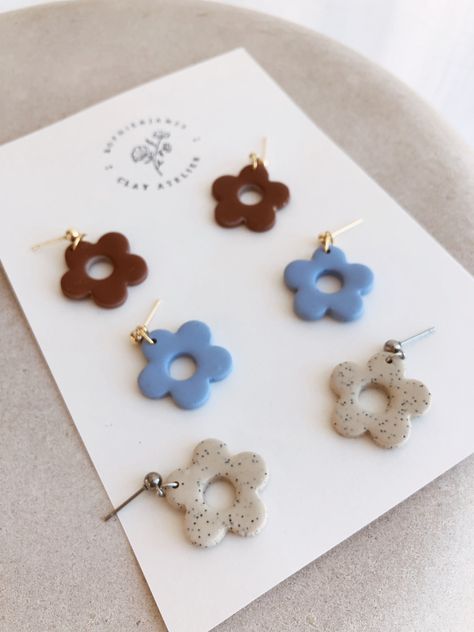 Home Made Earings Ideas Clay, Handmade Polymer Clay Beads, Polymore Clay Jewelry, Earrings Out Of Clay, Little Clay Earrings, Clay Julery, Earing Clay Diy, Sculpy Earrings Diy, Earrings Made Of Clay