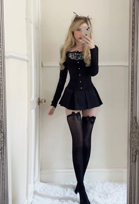 High Socks Outfits, Halloween Costumes 2022, Round Of Applause, Stockings Outfit, Alt Outfits, Halloween This Year, Creative Halloween Costumes, Hot Outfits, Cute Skirts