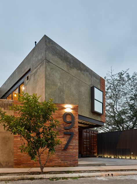 Gallery of House 97 / César Solórzano arquitectos - 5 Industrial House Facade, Loft House Design Exterior, Industrial Exterior House, Loft House Exterior, Industrial Home Exterior, Industrial Exterior Design, Modern Industrial House, Industrial Style House, Loft Exterior