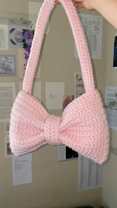 Crochet Bow Bag, Coquette Crochet, 2023 Crochet, Crochet Bow, Beginner Crochet Tutorial, Crochet Bows, Kawaii Crochet, Crochet Design Pattern, Crochet Clothing And Accessories