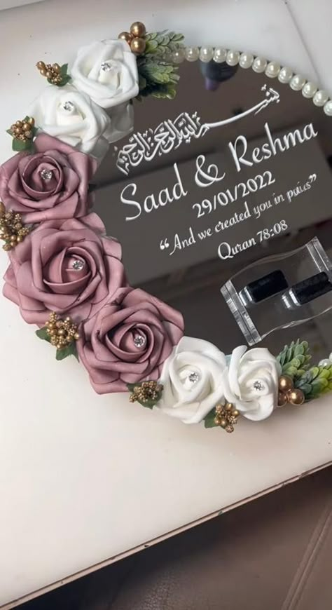 Ring Taal, Nikah Gift Ideas, Nikah Mirror, Nikah Cake, Nikkah Mirror, Diy Engagement Decorations, Duppattas Designs Ideas, Engagement Party Photo Ideas, Nikah Decor