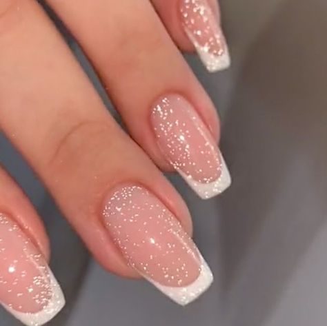 Simple Rounded Square Nails, Beautiful Square Nails, Silver Dress Nail Ideas, Pretty Elegant Acrylic Nails, Sparkly French Tips Almond, Cute Short Squoval Nails, Nails For Sequin Dress, New Years Nails White And Silver, Wedding Nails With Design