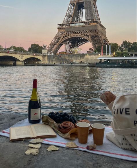 France Aesthetic, Paris Dream, Paris Vibes, Paris Girl, Paris Summer, Parisian Life, Paris Aesthetic, Voyage Europe, Living In Paris