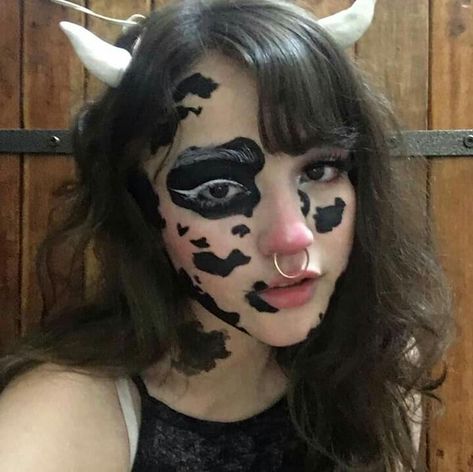 Cute Cow Makeup Halloween Easy, Cow Halloween Makeup Look, Cow Make Up For Halloween, Cow Cosplay Makeup, Animal Makeup Looks Easy, Animal Makeup Looks Halloween, Pig Makeup Cute, Cute Halloween Makeup Animal, Cow Makeup Look For Halloween