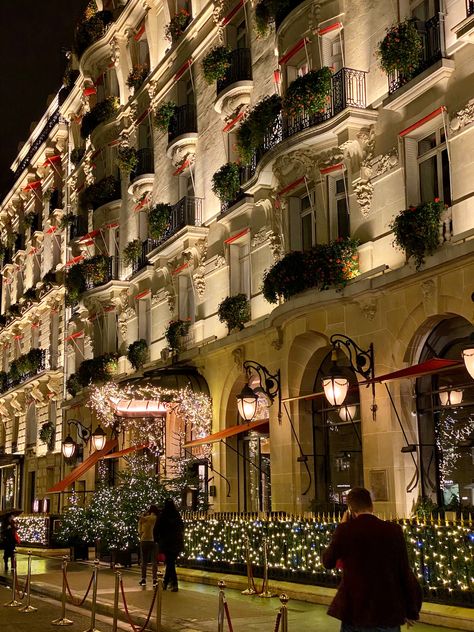 The Most Beautiful Christmas Lights in Paris | Landen Kerr Christmas In Paris Aesthetic, Hotel Plaza Athenee Paris, Beautiful Christmas Lights, Plaza Athenee Paris, Paris In December, France Winter, Paris December, Summer Abroad, Paris Rooftops