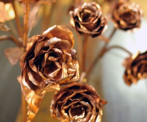 Welcome to my Instructable on Copper Roses!These roses have been a few years in the making. I originally followed the Instructable written by SanjayBe... Metal Roses, Rose Got, Copper Work, Copper Crafts, Copper Decor, Diy Welding, Copper Diy, Copper Art, Copper Rose