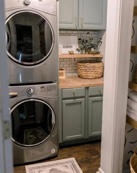 Laundry Room Ideas Painting, Laundry Room Ideas Stacked Washer Dryer Cat Litter, Laundry Rooms With Stacked Washer Dryer, Laundry Room With Stacked Washer Dryer, Laundry Room Design Stacked Washer Dryer, Stacked Laundry Closet, Stacking Washer And Dryer, Laundry Room Closet Ideas, Room Closet Ideas