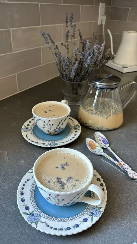 Lyana Begret See | #ad Introducing Oatmilk Lavender Earl Grey Latte! ☕️✨💜 This aromatic blend of Earl Grey tea infused with dried lavender, with a hint of… | Instagram Lavender Tea Aesthetic, Earl Grey Tea Aesthetic, Earl Grey Aesthetic, Earl Grey Tea Latte, Lavender Earl Grey, Earl Grey Latte, Tea With Milk, Aesthetic Tea, Early Grey