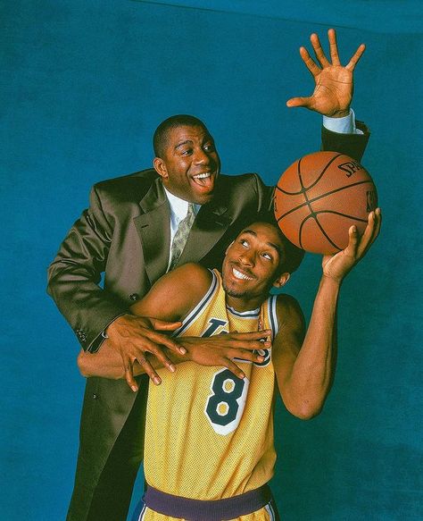 Strapped Archives on Instagram: “Kobe Bryant & Magic Johnson photographed by Walter Looss Jr. during a portrait session for Sports Illustrated in Los Angeles, CA - April 01…” Kobe Shaq, Lakers Wallpaper, Kobe Mamba, Nike Jordan Shoes, Kobe Bryant Nba, Basketball Nike, Kobe Bryant Pictures, Lakers Kobe Bryant, Vintage Nba