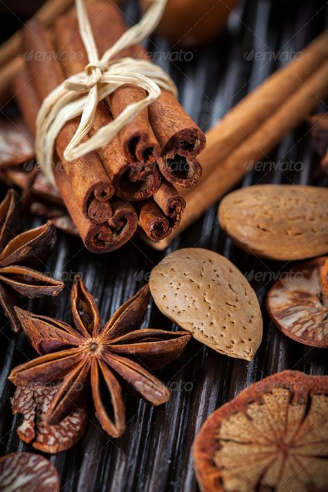 Spices Photography, Christmas Spices, Fall Spices, Coffee Photography, Star Anise, Baking Cookies, Spices And Herbs, No Bake Cookies, Food Styling