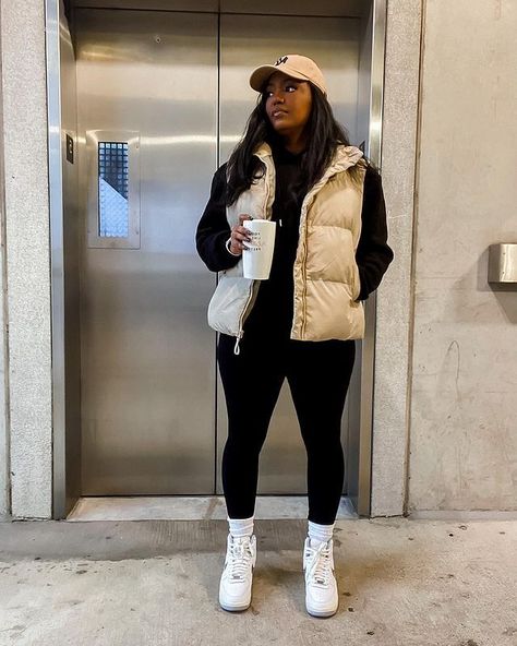 20 Best Baddie Winter Outfits To Try Cute City Winter Outfits, Chicago Clothing Style Outfit Ideas, Orlando Classic Weekend Outfits, Winter Outfit With Beanie, Basketball Courtside Outfits, New York Winter Outfit Black Women, New York City Winter Outfit Ideas, Christmas Vibes Outfit, Urban Looks Women Outfits