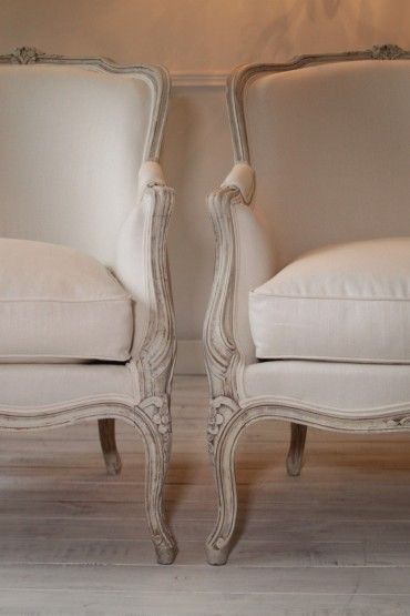 How To Clean Upholstery, Annie Sloan Furniture, Clean Upholstery, Classic Home Furniture, Rustic Furniture Diy, French Sofa, Tiny Room, French Style Homes, French Style Furniture