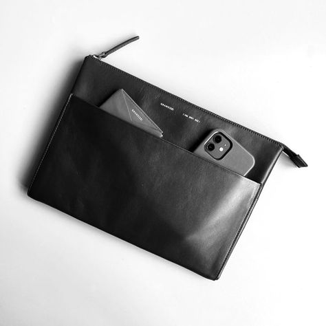 Men Clutch Bag, Tech Pouch, Man Clutch, Leather Laptop Case, Mens Bags Fashion, Leather Anniversary, Iphone Leather Case, Accessories Luxury, Chic Bags