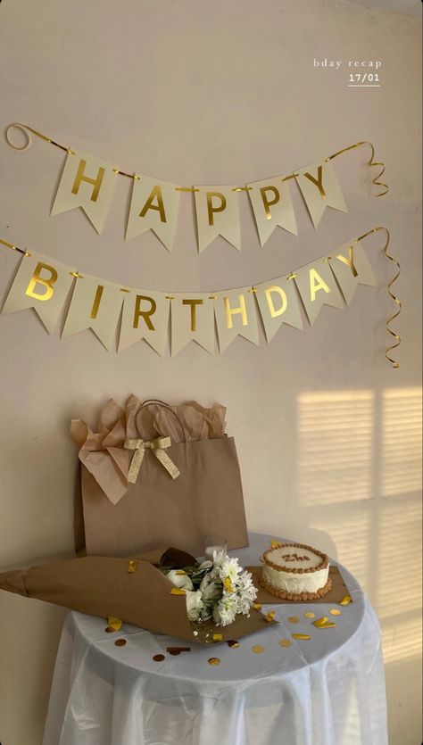 cake | 21 birthday | present | birthday inspo | inspo | celebration | party | Simple 21st Birthday Decorations At Home, Cute And Simple Birthday Decorations, Small Birthday Ideas For Women, Minimal Bday Decor, Cute Bday Decor, Simple Happy Birthday Decor, 26th Birthday Decoration Ideas, 21 Golden Birthday Ideas, 17 Birthday Gifts